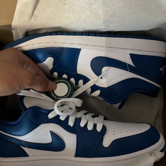 Brand new from stockX. Size=8.5 women size U.S. - Picture 2 of 5